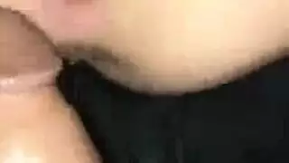 بنات تلعب بفتحة السرج
