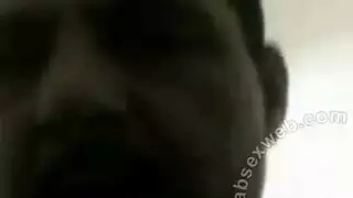 زوجة مصرية مثيرة تأخذ صديق زوجها في جولة جنسية قاسية