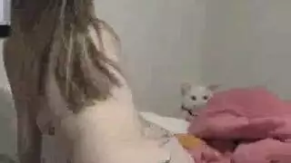 جنس مثلية خفي في العلن داخل سيارة صغيرة