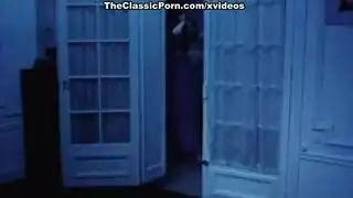 افلام سكس ينيكها اخوها فوق السرير