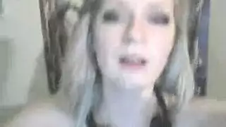 الحمار على الوجه والكس والحمار ونحب هذا فاتنة لإظهار القليل من جسدها