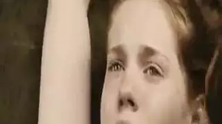 مشهد لي بنت وهم يخلعن ملبس ثون يوباين الامكن الخس