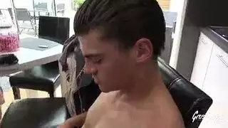 بنيتها ولد أصغر من أولادها
