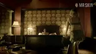 تلميذة متمردة ومعلمتها في فيلم سحاق مثلي صارخ مدرسي