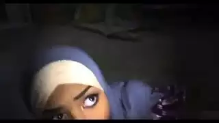فتاة عربية كبيرة الصدر تتلقى إيلاج مزدوج