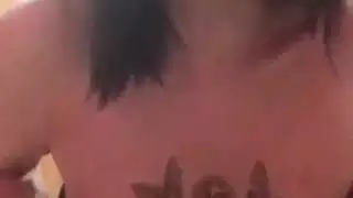 هي تحلب زبه بثدييها الضخمين وكسها الضيق