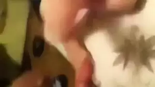 بورن خشن مع أنين عالٍ
