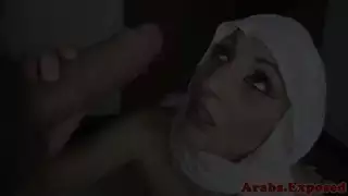 مص واختناق: فيلم بورن فموي متطرف لجمال عربية