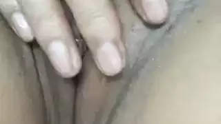 زب وحشي يمارس الجنس بقوة وعمق في فرجها المبلل