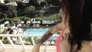 العاهرة الخنثى باللون الأخضر تحصل على وجه مضاجعة وقذف داخلي