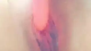 إعداد لجنس ثلاثي صريح: تشيلسي على ركبتها وصديقتها مستعدة للجماع