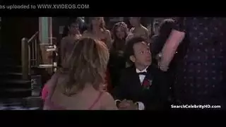 زوجة المشهور تأخذ قضيبًا كبيرًا في مشهدها الأول