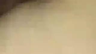 عاهرة بيضاء تنتاك