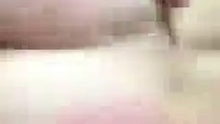 إخصاب كسها الضيق في المضاجعة التبشيرية العميقة