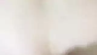 ميلف جشعة لا تستطيع الحصول على ما يكفي من القضيب