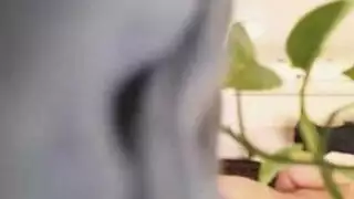 سكرتيرة المكتب تئن بصوت عال أثناء ممارسة جنس عنيف على المكتب