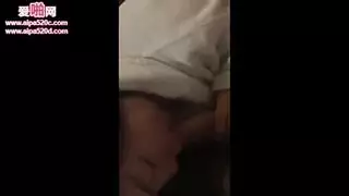 زوجة آسيوية حلوة تلعب مع بوسها