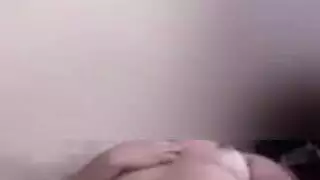 صديقة عاهرة في مشهد إباحي صريح