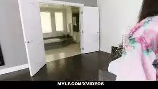 صاحبق المنزل تقنع المربيه حتى زوجها ينيجه سكيس
