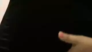 الإغاظة تتحول لجنس صريح في هذا المشهد السحاقي