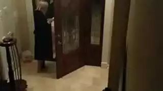 توصيل بيتزا ساخن يؤدي إلى علاقة ثلاثية شرجية ثنائية الجنس قوية