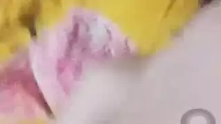 هيمنة نسائية متطرفة: تأمره بأن يعبد قدميها