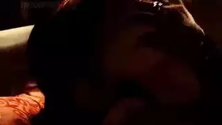 سوسانو في جنس جماعي صريح مع إنهاء داخلي