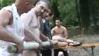 فوضى عرقية: قضيب أسود كبير ينيك أم سمينة وابنتها