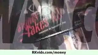 شيميل آسيوي مع قضيب ضخم في مشاهد جنسية