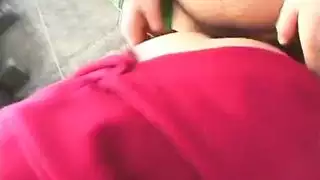 خادمة خاضعة تستمني وتمص بعمق من أجل مكافأة وجهية ضخمة