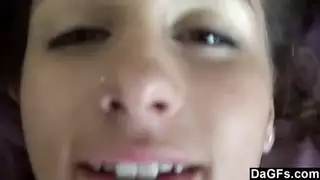 انحناء وضرب على السرير
