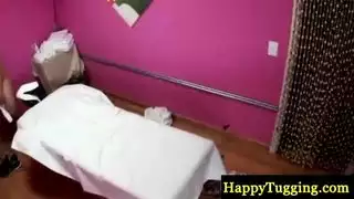ركوب آسيوية شابة ينتهي بقذف على الوجه إكس إكس إكس