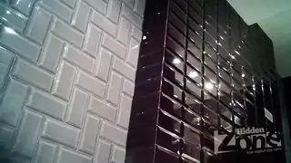 خيال الاستحمام الذهبي: الواقي الذكري يلتقط كل تيار البول الساخن