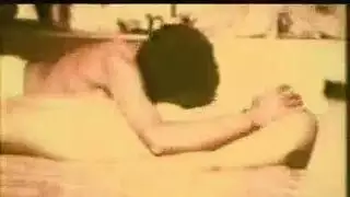 مراهقون هواة يكشفون شقها المحلوق ويدلكون أنفسهم