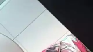 معلمة ناضجة تجد رجلاً وسيماً في البيع وتذهب للبيت لممارسة جنس صارم