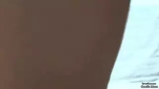 المراهقة كاميلا مون تُدمَّر كسها الضيق على الكاميرا