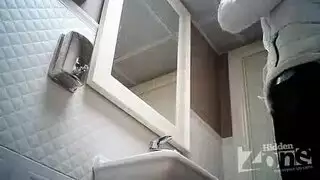 قحبه تبول في نيكها