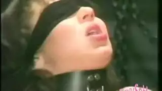 إباحية مكثفة: زوجة لعبة جنس معصوبة العينين تخدم زوجها