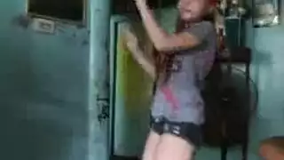 جنس جماعي على حلبة الرقص: نيك جماعي وقذف على الصدور