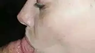 ناضجة شقراء مص لعبة كبيرة