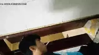 هي تأخذ ديلدو هلامي ضخم في مؤخرتها في الفندق