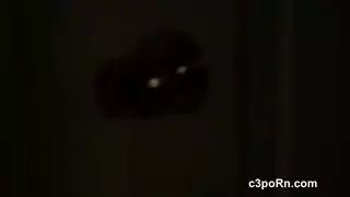 مؤدي آسيوي يهيج في السرير