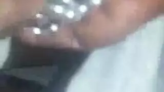 جميلة مثقوبة بمؤخرة ضخمة تأخذ جماع كل الثقوب