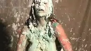 عاهرة آسيوية تأخذ زب عميق في حركة بورن خارجية