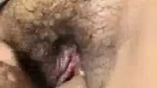 ممرضة أثينا تقدم تعريضًا مثيرًا في الزي وتتلقى قضيبًا كبيرًا بقوة