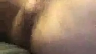 فتاة عاجزة ماليًا تمص عميقًا لنائب الرئيس