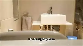 عاريات وقحات يمارسن الجنس بلعب قبل لقاء عميل غني