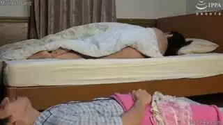 خيال الدياثة: أفضل صديق يسيطر على الأخت في مشهد إباحي