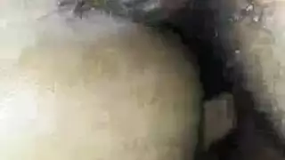 عذراء مثلي يُهاجم من فريق في أول فيلم إباحي له
