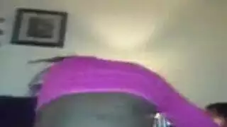 شهوة التدليك: قضيب كبير قاسٍ يحصل على المص الذي يتوق إليه